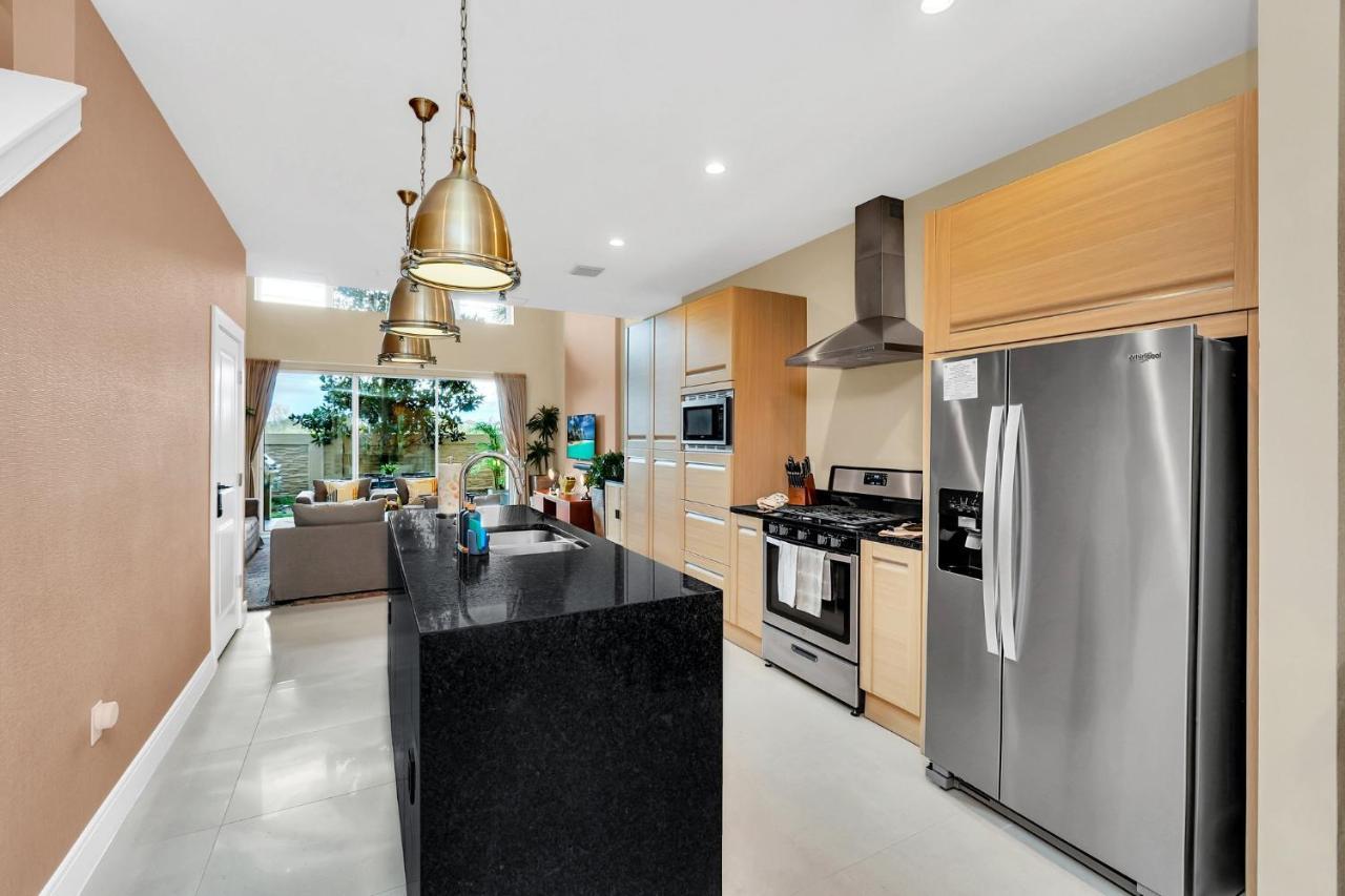 אורלנדו Luxury Villa Less Than A Mile From Disneyworld -Bonus Elevator- מראה חיצוני תמונה